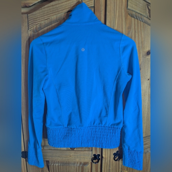 Lululemon bright blue light vest - Picture 2 of 2